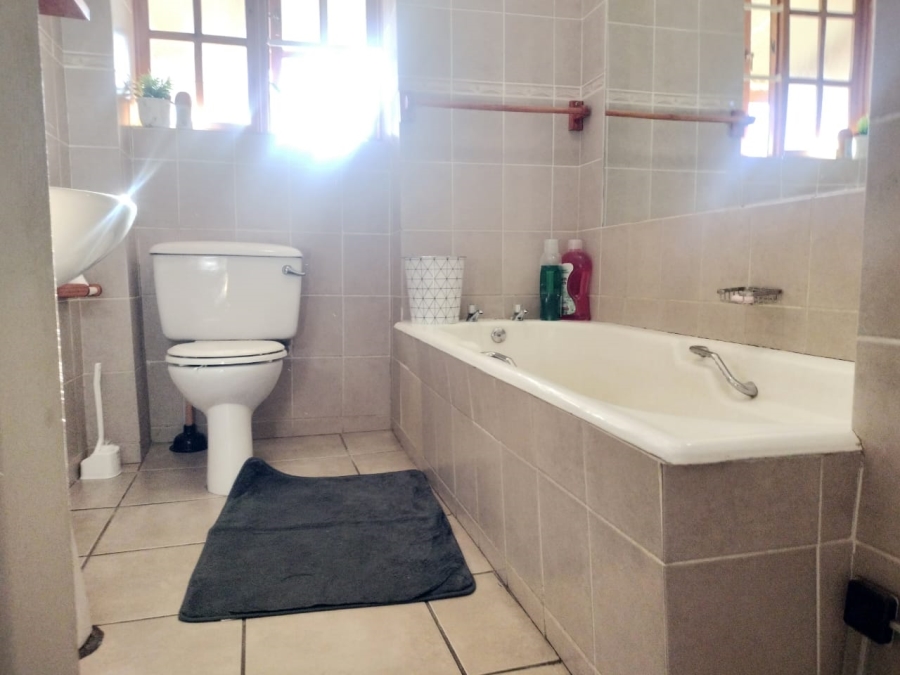 4 Bedroom Property for Sale in Ladybrand Free State